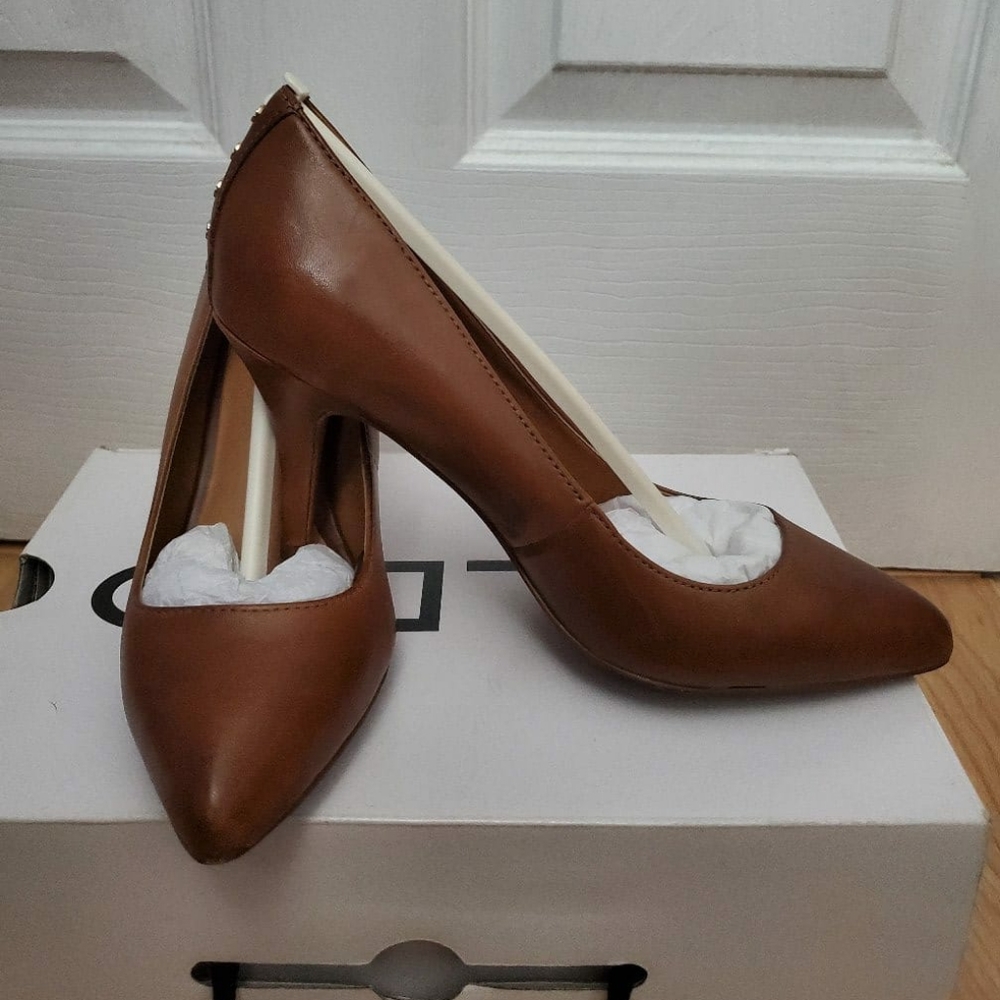 ALDO "FRAGOLA" pointed toe, studded, brown leather pumps